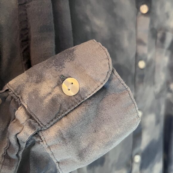 Tie-Dye Cloud Effect The Boyfriend Button Up Shirt Women M Blue & Gray Old Navy - Picture 6 of 8